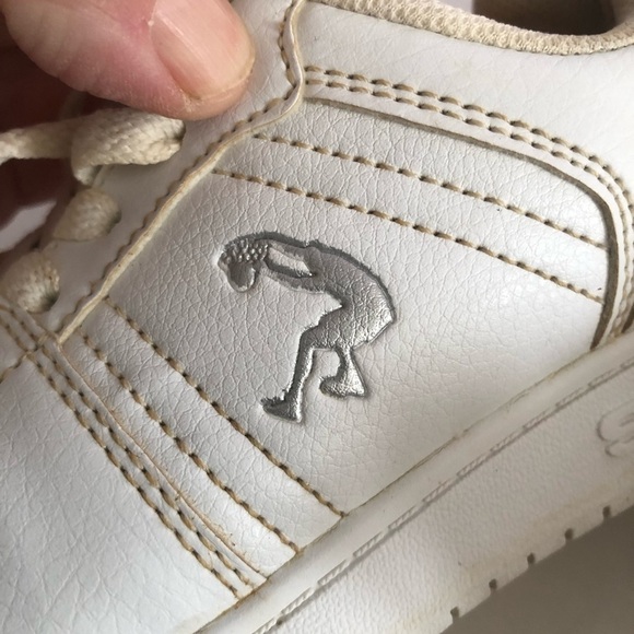 Reebok - SHAQ.  Classic White Sneakers size 10 children. Could use a better wash - Picture 4 of 8